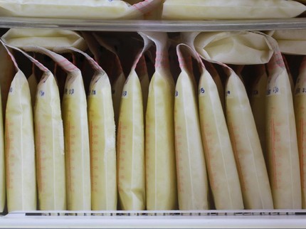 Kisah Perawat Donorkan Berliter-liter ASI untuk Ibu Pejuang Kanker