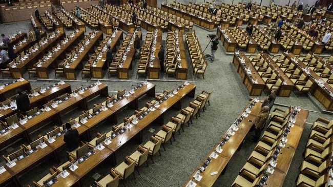 Termasuk Puan, 290 Anggota DPR Absen dari Rapat Paripurna Berdasarkan daftar hadir sebanyak 290 anggota, termasuk Ketua DPR Puan Maharani, absen dari Rapat Paripurna DPR pada Senin (13/1).