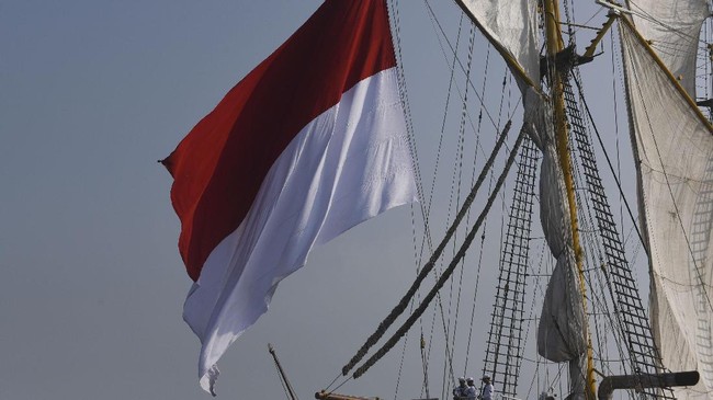Pengusaha pelayaran nasional (INSA) mengeluhkan pengenaan tarif pelabuhan yang berlaku di Indonesia karena tidak sesuai praktik dunia internasional.