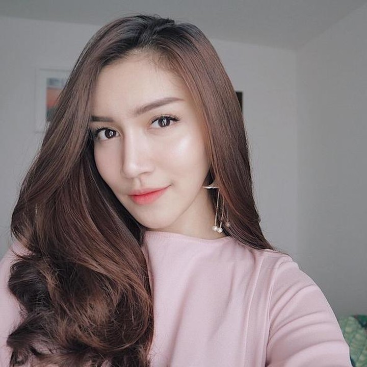 <span style="color: #500050; font-family: arial, sans-serif; font-size: 12.8px;">Aih, Melody Prima masih tetap shining ya walau sudah menjadi ibu. (Foto: Instagram @melodyprima)</span>