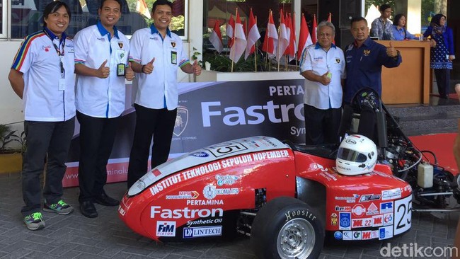 ITS Surabaya mempersiapkan jagoan terbarunya untuk beradu di ajang balap mobil listrik di Student Formula Japan 2017, Sapuangin Speed 5. Apa perubahannya?