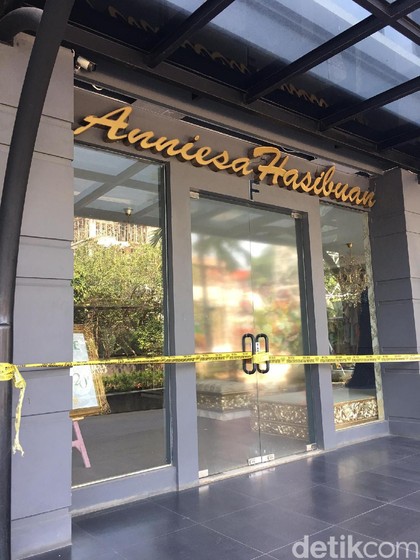 Bos First Travel Ditangkap, Butik Anniesa Hasibuan Tutup Setelah Lebaran Bos First Travel Ditangkap, Butik Anniesa Hasibuan Tutup Setelah Lebaran
