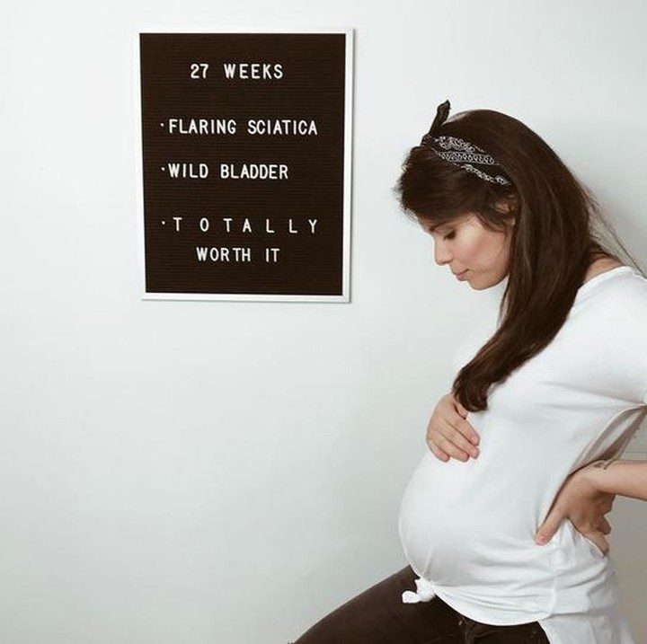 Hore! Di minggu ke-27, baby bump udah mulai keliatan nih. (Foto: Instagram/ @mayavorderstrasse)