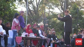 Peternak Domba Hingga Artis Antre Foto Bareng Jokowi