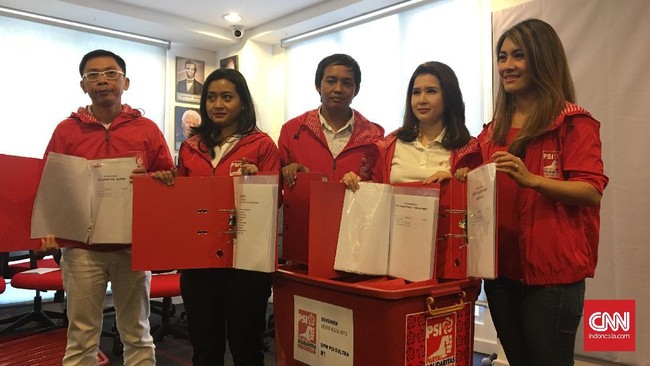 Beberapa tokoh seperti mantan Ketua Mahkamah Konstitusi Mahfud MD dan Hamdi Muluk jadi tim panel seleksi caleg PSI pada emilu 2019.