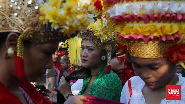 Di beberapa daerah di Indonesia, mulai susah ditemukan penggunaan bahasa daerah. Bagaimana dengan kamu dan bahasa daerahmu?