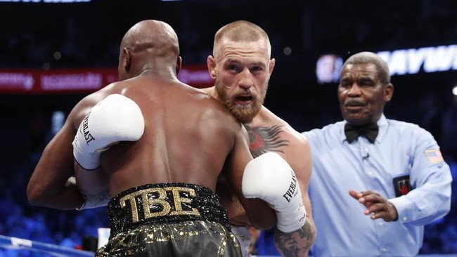 Floyd Mayweather Jr. melayangkan beberapa pujian untuk Conor McGregor setelah memenangi pertarungan panas di Las Vegas, Amerika Serikat.