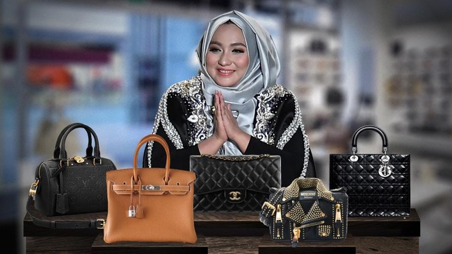 Bos First Travel, Anniesa Hasibuan, disebut membeli tas mewah miliknya lewat internet dan dengan harga di bawah Rp5 juta.