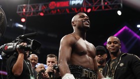 Manajer Khabib: Mayweather Tak Punya Nyali Bertarung MMA