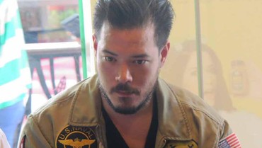Zack Lee Unggah Foto Cium Kakak Nadiem Makarim, Pacaran?