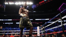 Usai Lawan Logan, Mayweather Ingin Hajar Jake Paul