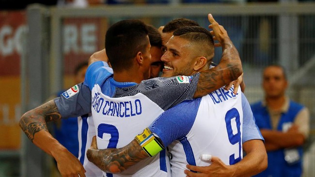 Kemenangan atas Hellas Verona membuat Inter Milan melesat ke posisi kedua menempel ketat Napoli yang berada di puncak klasemen sementara Serie A.