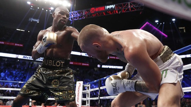 Conor McGregor pada akhirnya tak kuasa menahan gempuran Floyd Mayweather Jr. dan kalah di ronde ke-10 di Las Vegas, Amerika Serikat.