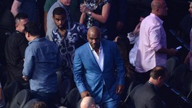 Mike Tyson Sempat Ditahan Polisi Usai Pukul Pria di Pesawat