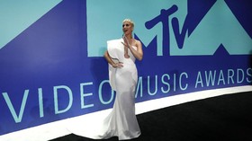 FOTO: Selebriti Berbusana Terbaik di MTV VMA 2017