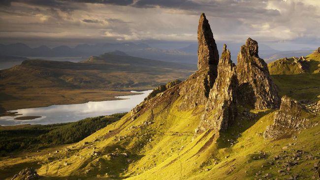 Isle of Skye merupakan pulau kecil di Skotlandia yang semakin ramai dikunjungi turis. Sayangnya, akses dan akomodasinya masih belum menunjang.