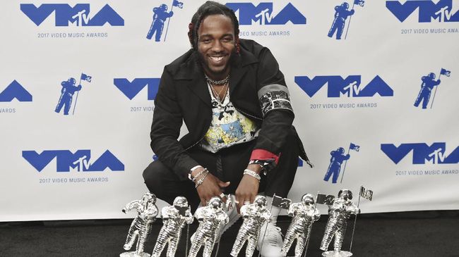 Bagi Anda yang terlewat menyaksikan VMA 2017, berikut kompilasi momen yang berhasil menarik perhatian dalam acara tersebut.