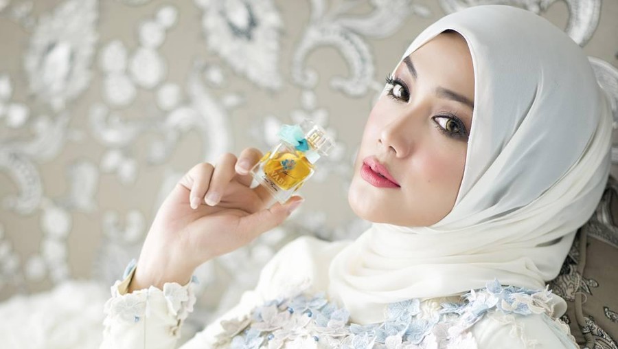 Mantan istri Engku Emran, Erra Fazira ajak curhat Laudya Cynthia Bella soal kabar keretakan rumah tangga.
