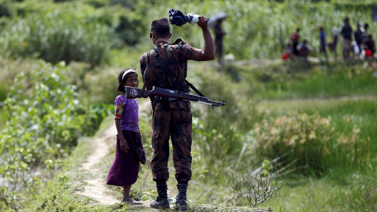 FOTO: Ribuan Rohingya Mengungsi ke Bangladesh