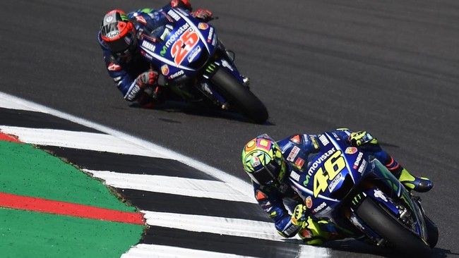 Valentino Rossi menampik adanya 'team order' di tim Yamaha menjelang akhir musim balap 2017 yang bisa membantu Maverick Vinales menjadi juara.