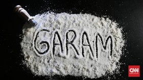 Petambak Garam 'Teriak' Harga Jatuh Rp400 per Kg