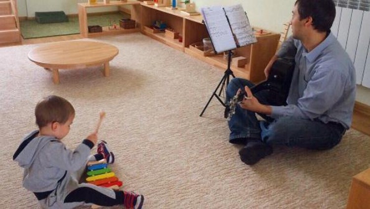 Aneka Kegiatan Montessori  untuk Anak  0 3 Tahun 