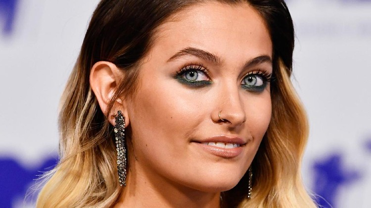 INGLEWOOD, CA - AUGUST 27:  Paris Jackson attends the 2017 MTV Video Music Awards at The Forum on August 27, 2017 in Inglewood, California.  (Photo by Frazer Harrison/Getty Images)