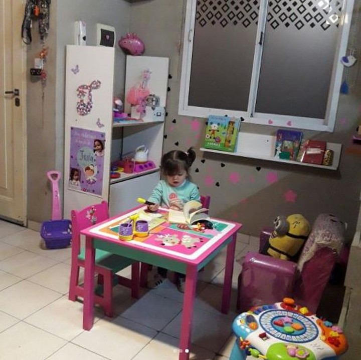 <p>'Pretend & play', setting tempat sesuai dengan ukuran si kecil ya agar ia belajar sendiri. (Instagram: @floritarob)</p>