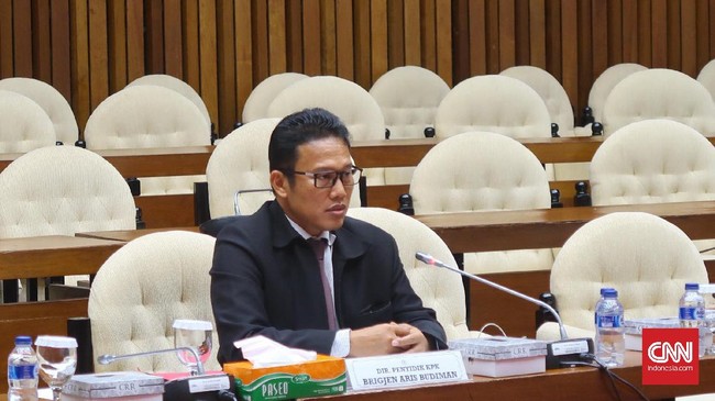 Direktur Penyidikan KPK Brigjen Aris Budiman mengaku telah melanggar perintah pimpinan yang melarangnya menghadiri rapat dengan Pansus Angket DPR.