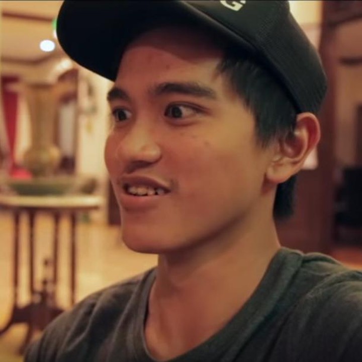 <p>"Iya aku om-mu," kata Kaesang. Kira-kira apa yang ada di pikiran Jan Ethes, Bun? (Foto: Vlog Kaesang)<br /><br /></p>