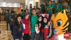 Suporter Wanita Timnas Indonesia Terpikat Pesona Putu Gede