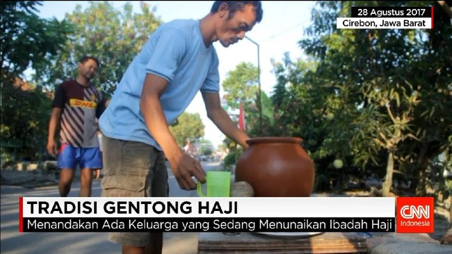 Setiap musim ibadah haji ada beberapa tradisi yang dilakukan keluarga jemaah haji di kampung halaman. 