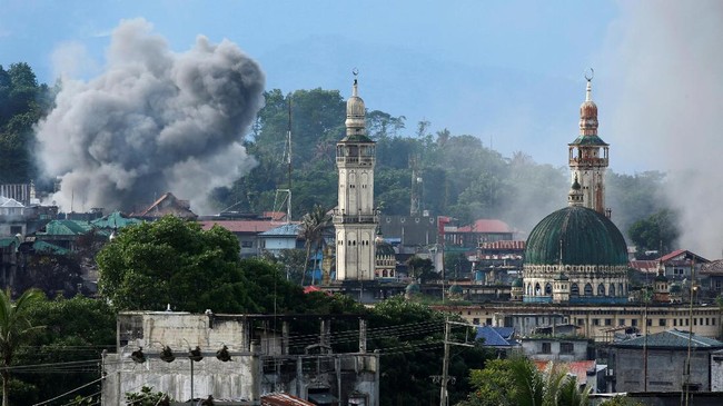 Isnilon Hapilon dan Omar Maute, dua pemimpin militan berbaiat kepada ISIS yang menyerang Marawi, dinyatakan tewas setelah terlibat pertempuran sejak Mei.