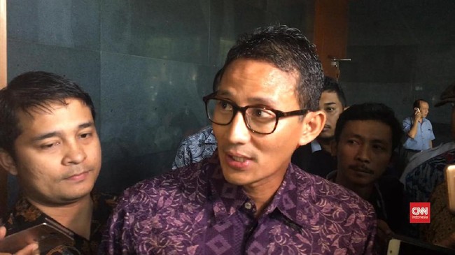 Sandiaga meminta polisi menunda pemeriksaannya dalam kasus penggelapan tanah karena berdalih sibuk mengurus persiapan pelantikan wakil gubernur.