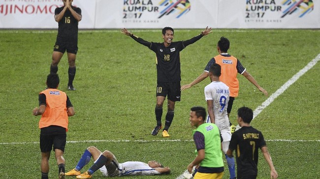 Timnas Malaysia pernah mengalami nasib sial juga di Shah Alam pada final SEA Games 2001. Mereka gagal medali emas akibat bunuh diri kiper.