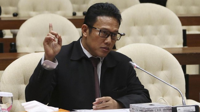 Direktur Penyidikan KPK Aris Budiman akan ditarik Polri untuk promosi jabatan. Namun, KPK mempersilakan Aris ikut seleksi Deputi Penindakan.
