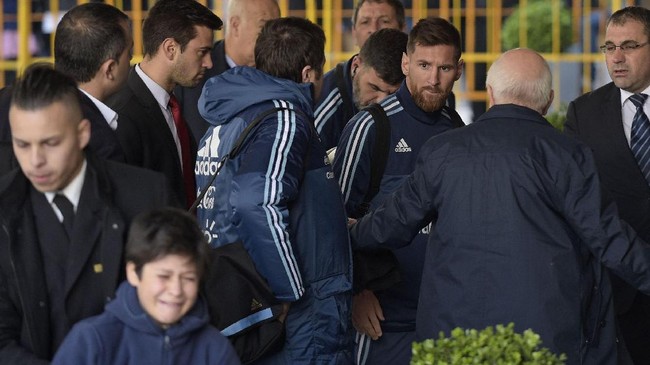 Di saat Argentina membutuhkan kemenangan untuk amankan tiket ke Piala Dunia 2018. Sang kapten tampilkan kepedulian pada penggemar cilik.