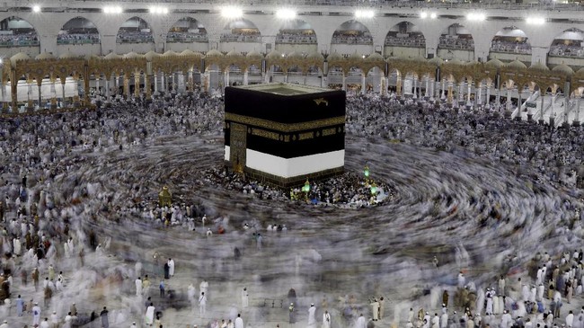 Menteri Agama Lukman Hakim Saifuddin menghendaki jemaah setidaknya bisa berangkat umrah ke tanah suci tiga bulan setelah mendaftar ke perusahaan travel.