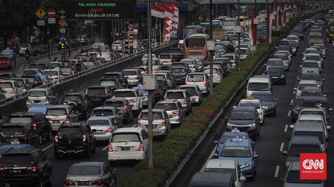 Pemerintah merujuk pengalaman sejak tahun lalu yang mana libur panjang selalu membuat kasus positif virus corona naik tinggi.