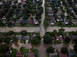 Penampakan Perumahan di Houston Luluh Lantak Diterjang Badai