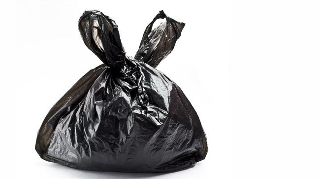 Plastik tak cuma berbahaya untuk lingkungan, tapi nyatanya kantong plastik hitam juga berbahaya jika dipakai untuk membungkus daging kurban.