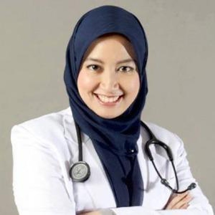 <p>Bunda ingat dengan penyanyi cilik Maissy? Lama menghilang dari dunia hiburan, Maissy sudah tumbuh dewasa dan berprofesi sebagai dokter, lho. (Foto: Instagram @pramaisshelarinda.md)</p>