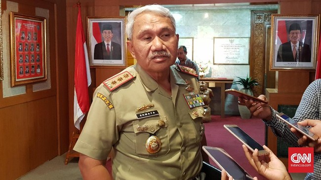 Sebelum diberhentikan, sanksi terberat untuk para pelaku pemukulan adalah penurunan tingkat dan pangkat. Orang tua praja menempuh jalur hukum.