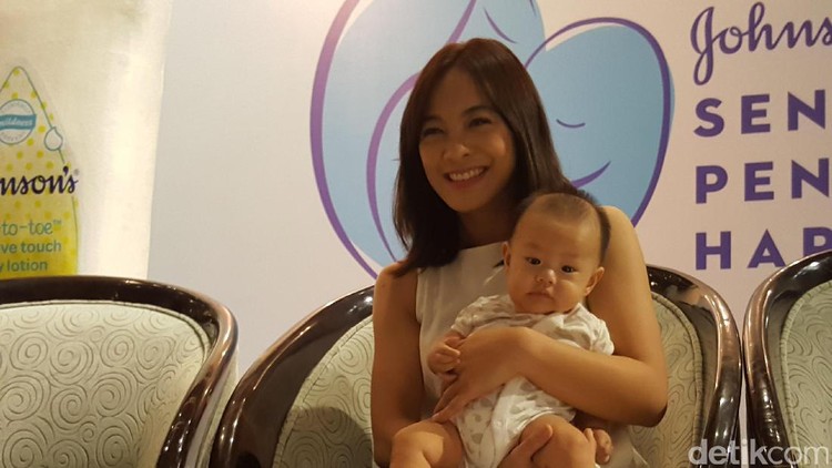 Kalau sudah punya anak pertama, bukan jaminan lho membesarkan anak kedua jadi lebih gampang.