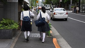 Siswi SMP di Kurume Jepang Dihukum Sekolah Akibat Cukur Alis