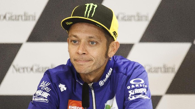 Manajer Valentino Rossi di tim Movistar Yamaha, Lin Jarvis amat menyayangkan pebalapnya absen di GP San Marino karena kecelakaan motocross.
