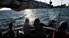 FOTO: Menikmati Teluk Thermaikos dari Atas Kapal Arabella