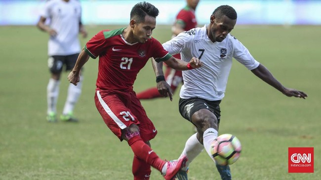 Winger Timnas Indonesia Andik Vermansah menyampaikan belasungkawa yang mendalam atas meninggalnya suporter Indonesia sesaat setelah melawan Fiji.
