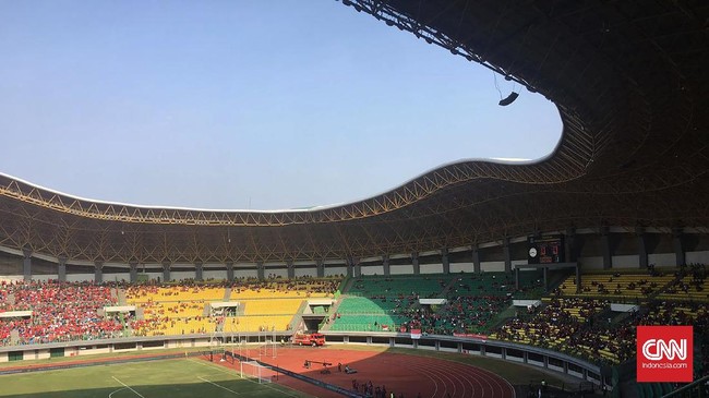 Polisi telah menetapkan tersangka pelontar petasan yang menyebabkan salah satu suporter Indonesia, Catur Juliantono, meninggal dunia.