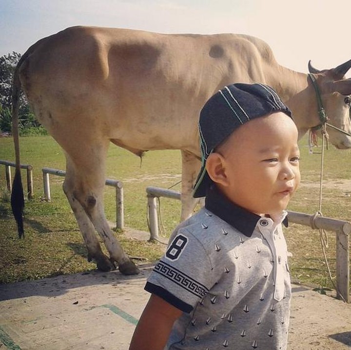 <p>Kira-kira, apa yang ada di pikiran si dedek ya? (Foto: Instagram/@andrigama16)</p>